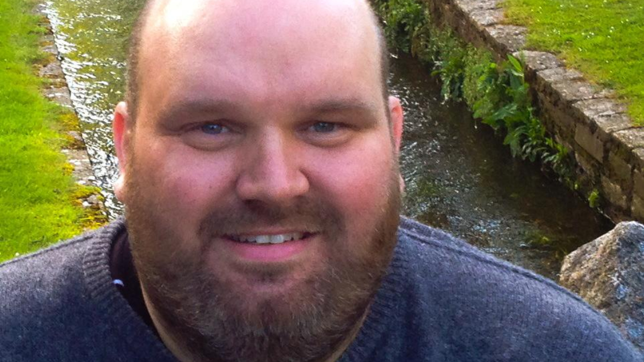Homem que transmitia mutilações online é condenado à prisão perpétua na Inglaterra