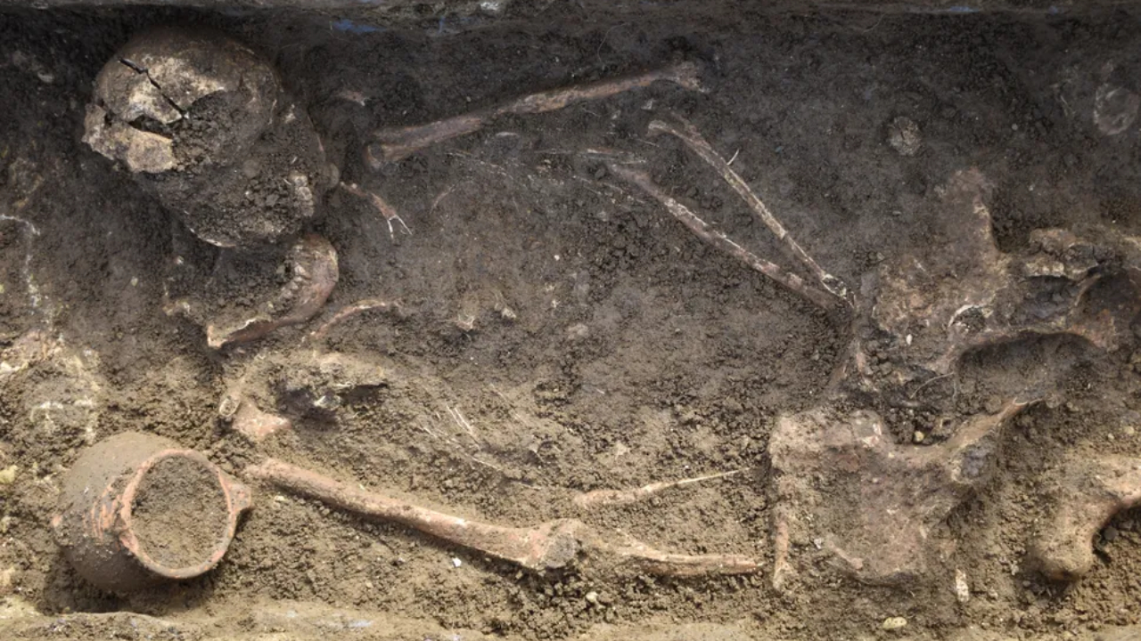 Necrópole romana com 67 esqueletos e bens de luxo é descoberta na Itália