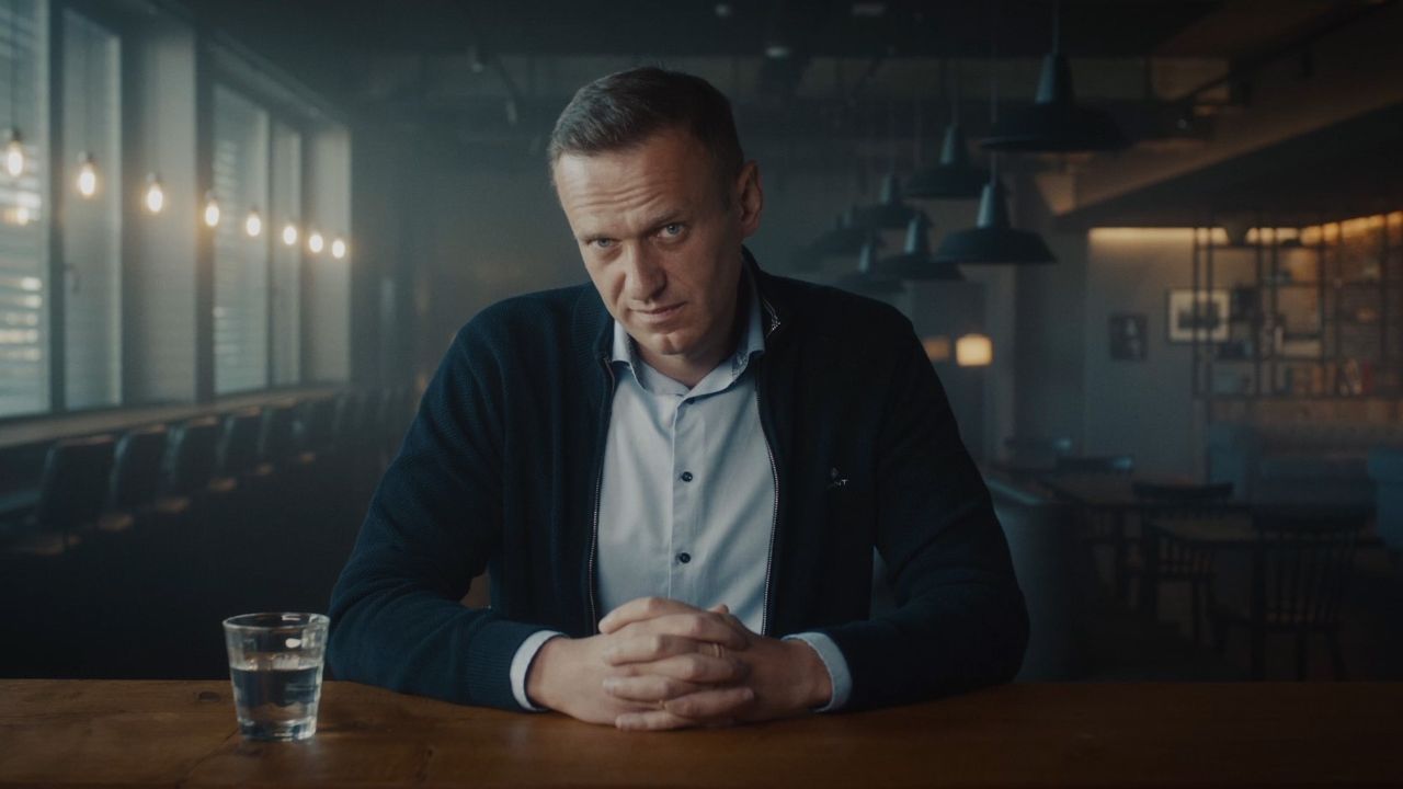 Documentário disponível no streaming narra a história de Navalny, opositor de Putin que morreu na prisão