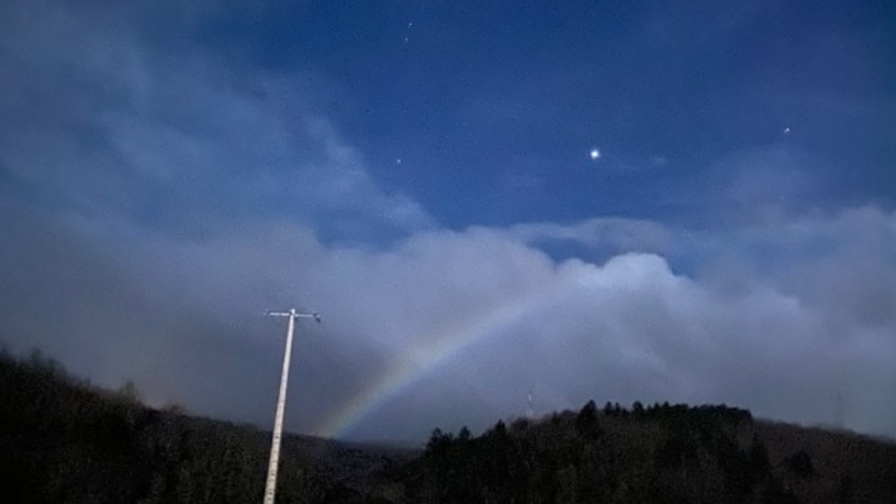 Raro ‘arco-íris Lunar’ aparece no céu em Portugal; confira imagens