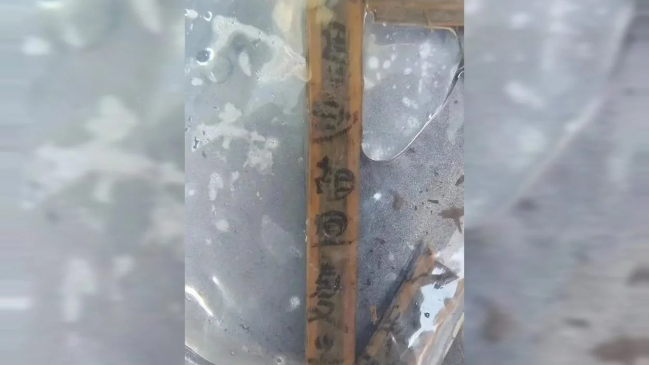Pedaços de tiras de bambu das dinastias Han e Qin são achados em antigo poço