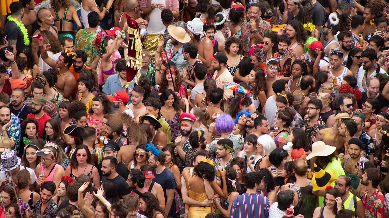 Entenda por que mais de 100 blocos cancelaram desfiles de carnaval de rua em SP