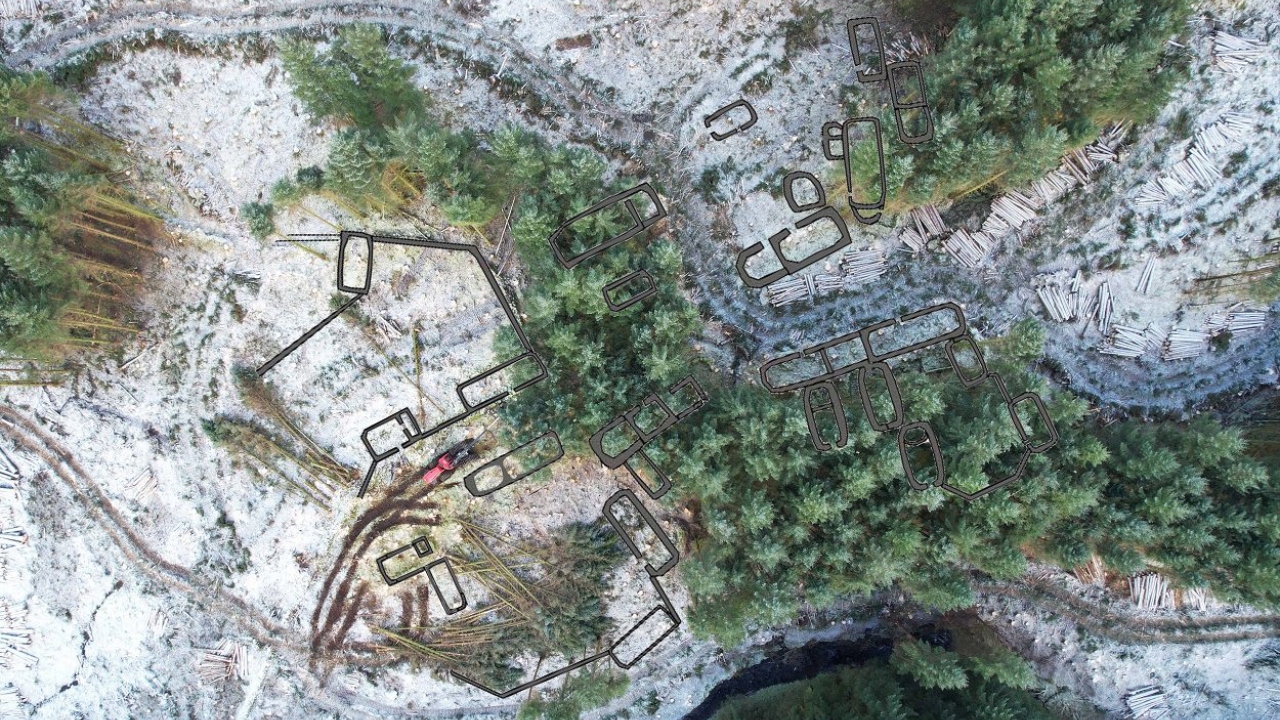 Município pós-medieval completo é encontrado em floresta na Escócia