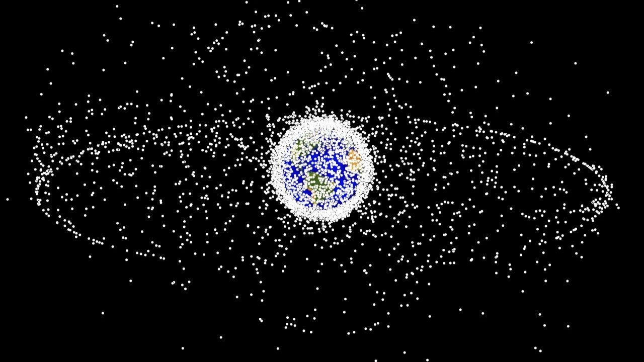 Lixo espacial: Existem quase 30 mil objetos orbitando a Terra, alertam cientistas