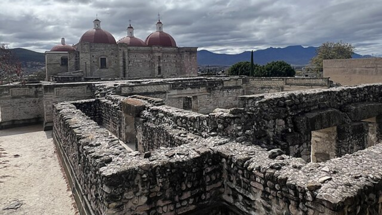 Estruturas arquitetônicas subterrâneas são encontradas em Mitla, no México