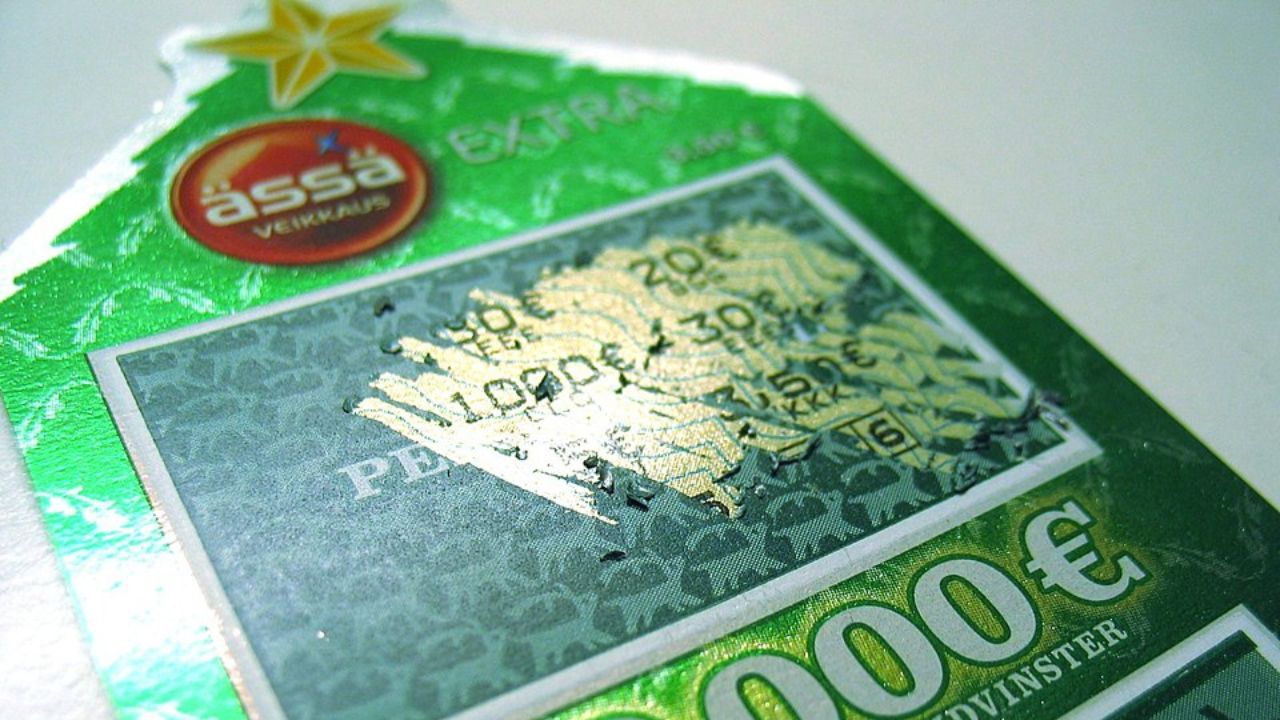 Homem processa ex por não querer dividir prêmio de loteria que eles compraram juntos