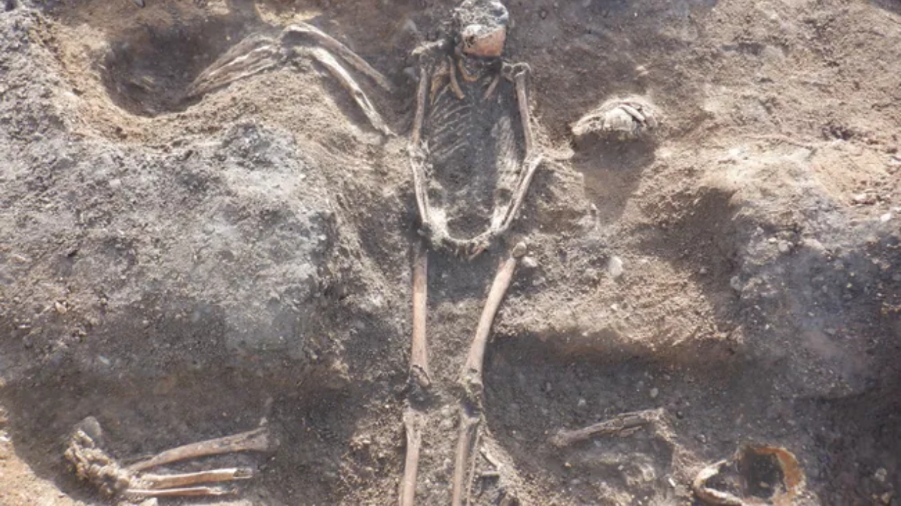 Mais de 140 sepulturas medievais são encontradas na Irlanda do Norte