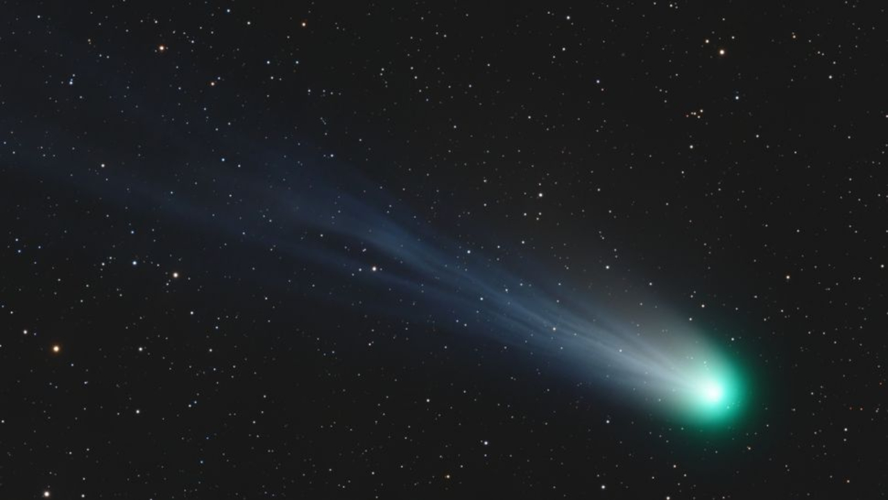 Novas fotos do ‘cometa do diabo’ revelam espiral de luz girando em seu entorno