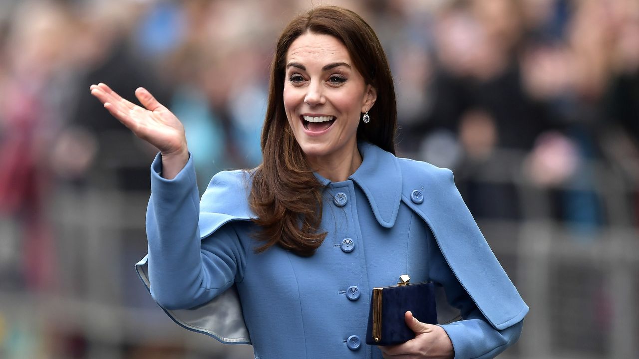 Princesa Kate, que foi submetida a cirurgia, é vista pela primeira vez desde hospitalização