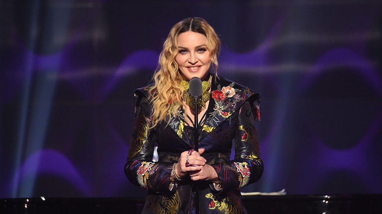 Durante show, Madonna revela primeira palavra dita após acordar do coma