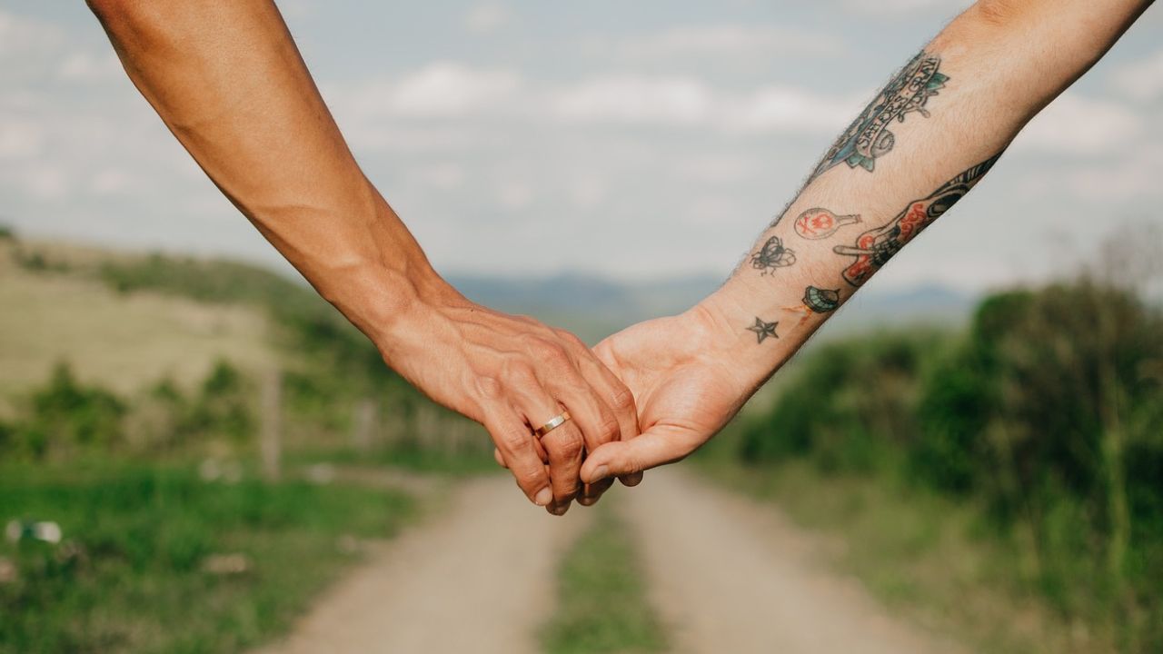 França pede perdão a homossexuais por leis discriminatórias