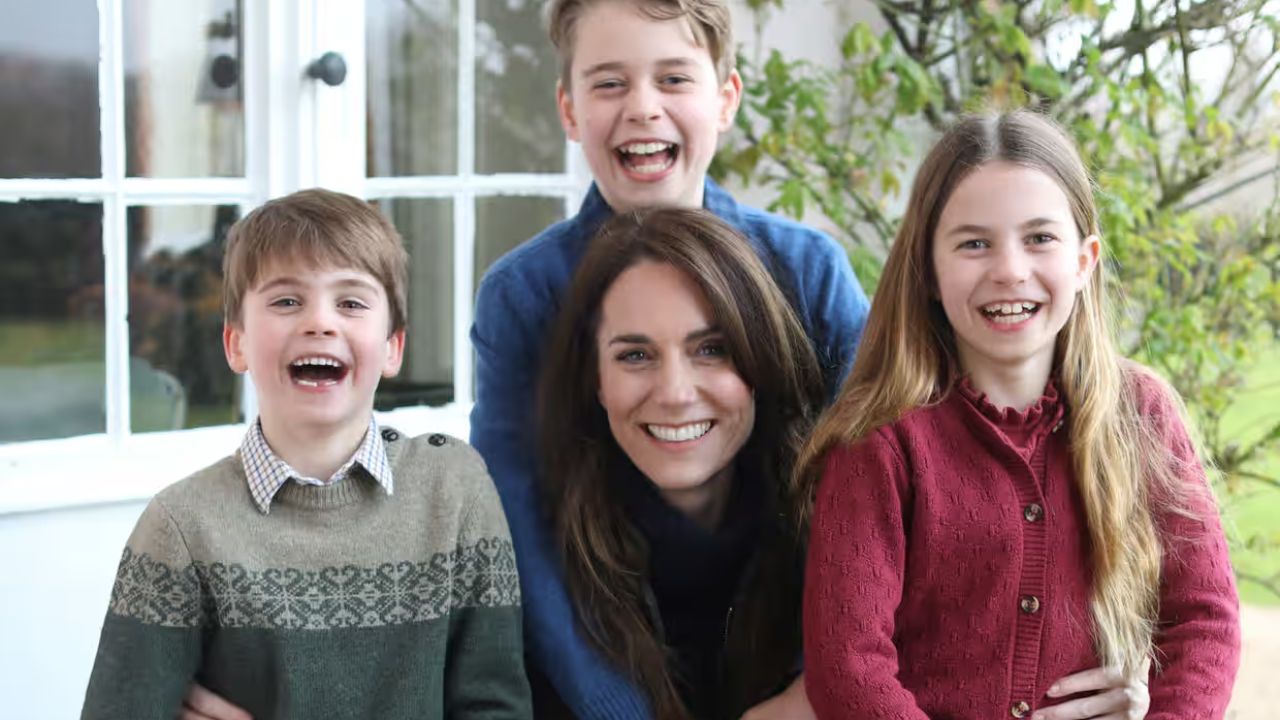 Kate Middleton pede desculpas após polêmica com fotografia editada