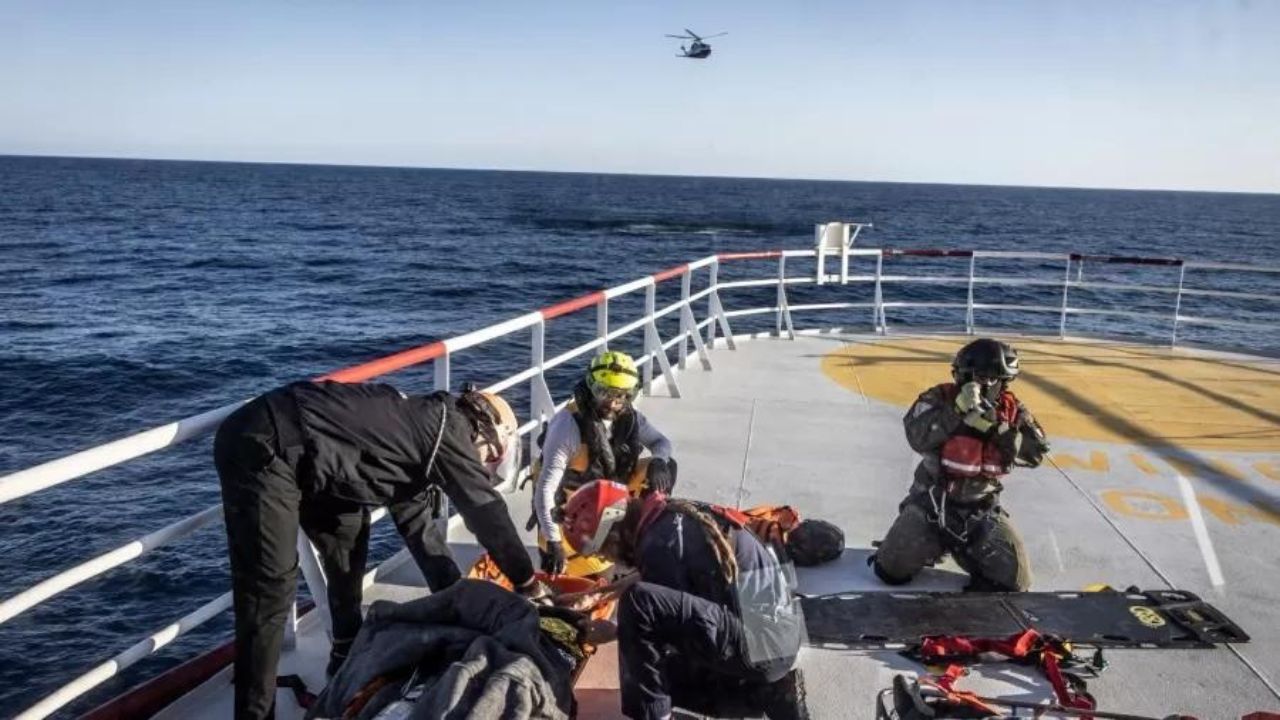 Ao menos 60 pessoas morrem em travessia do Mediterrâneo em bote inflável
