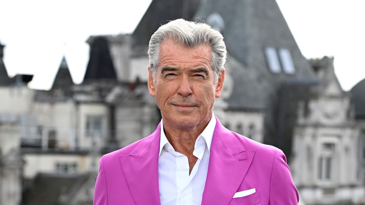 Pierce Brosnan é condenado a pagar multa após caminhar em local proibido