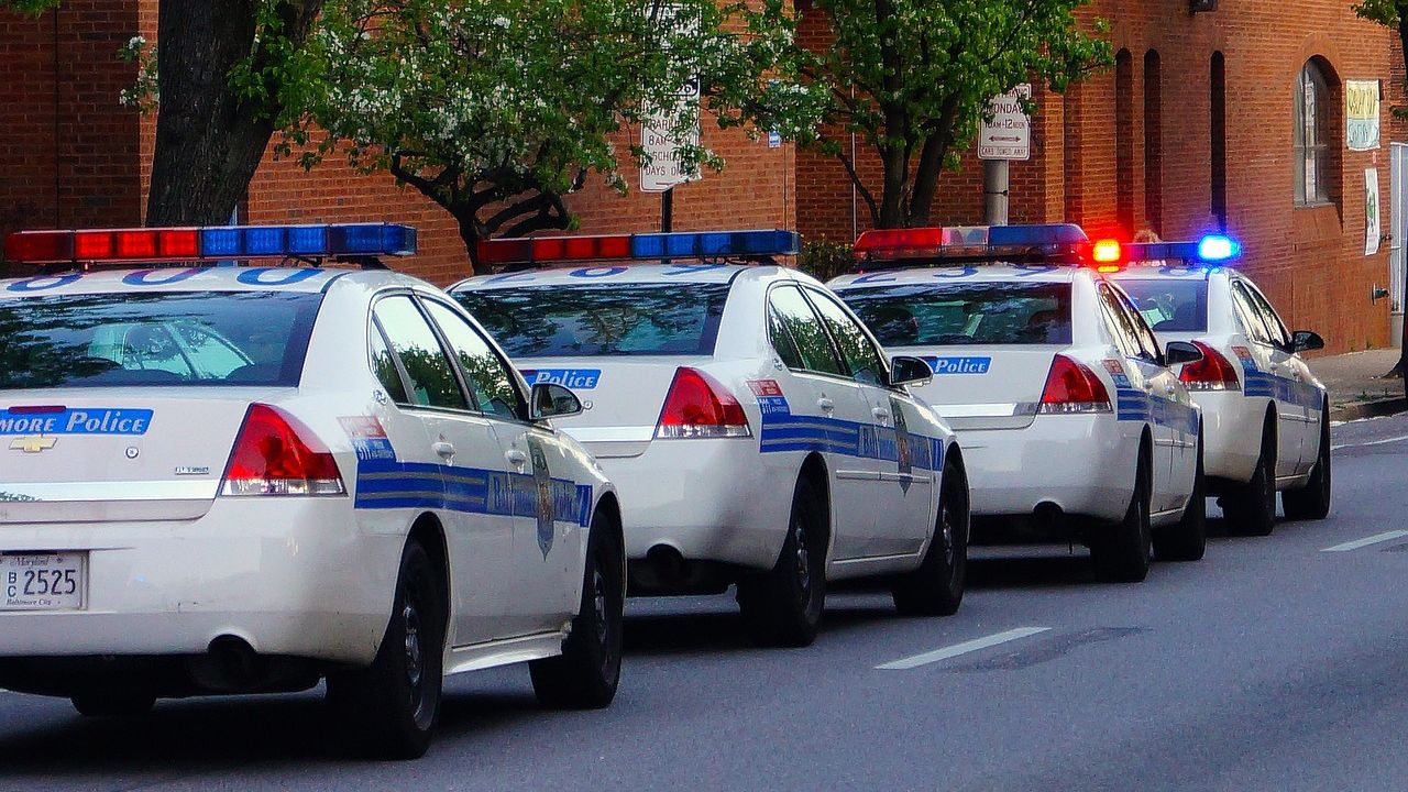 Duas pessoas são mortas por atirador em Washington