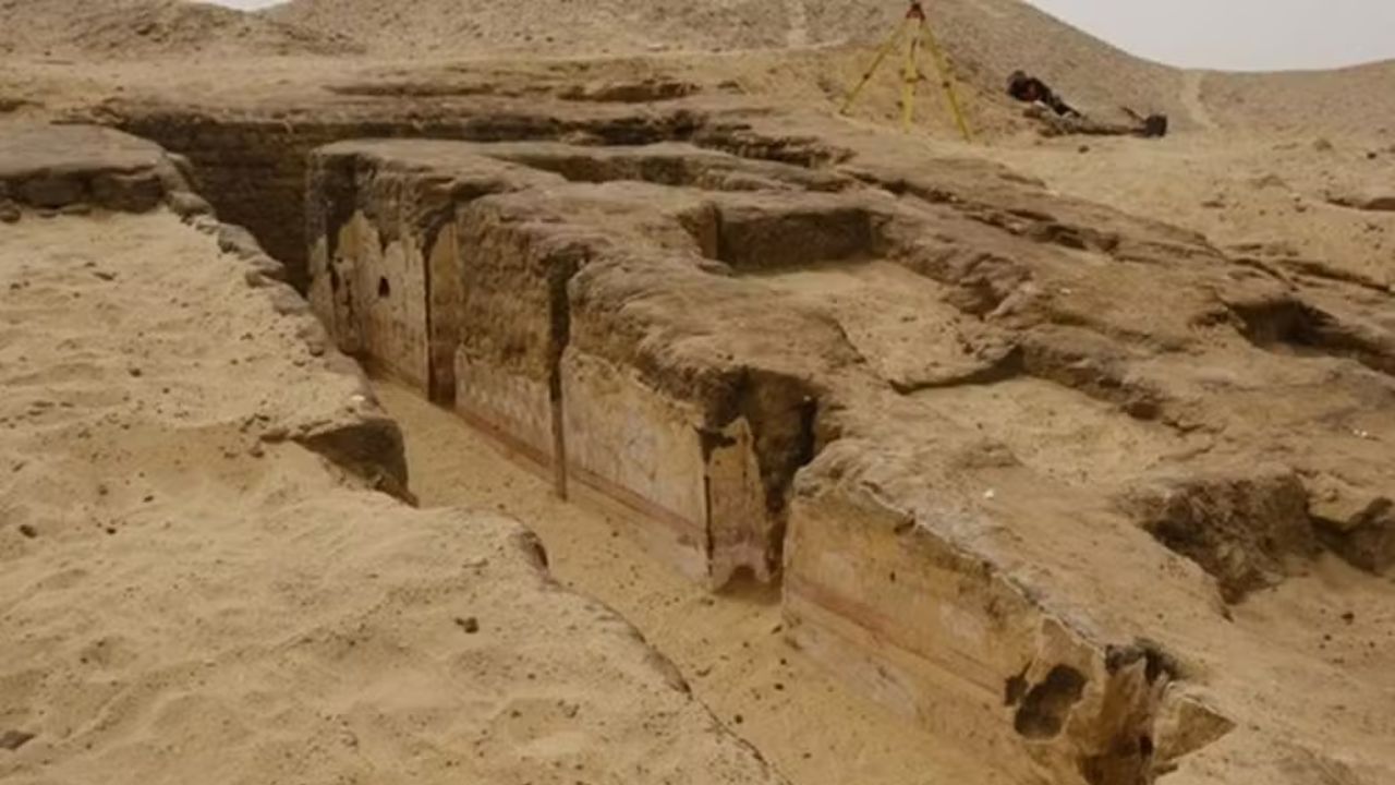 Tumba decorada datada de 4,3 mil anos atrás é encontrada no Egito