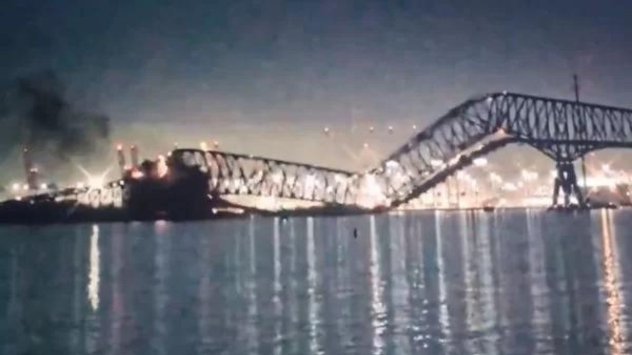 Navio de carga derruba ponte nos EUA; pessoas estariam na água