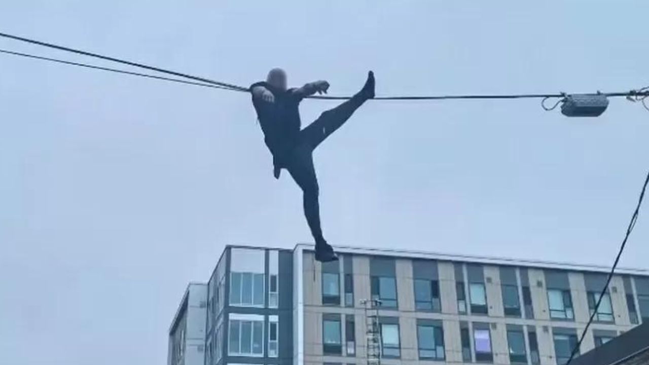 Homem fica pendurado em fios telefônicos ao tentar fugir da polícia nos EUA