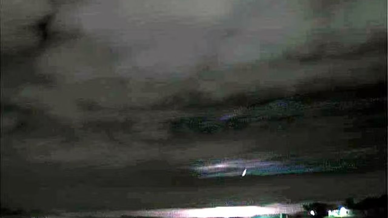 Meteoro explode sobre mar no Rio Grande do Sul durante a madrugada