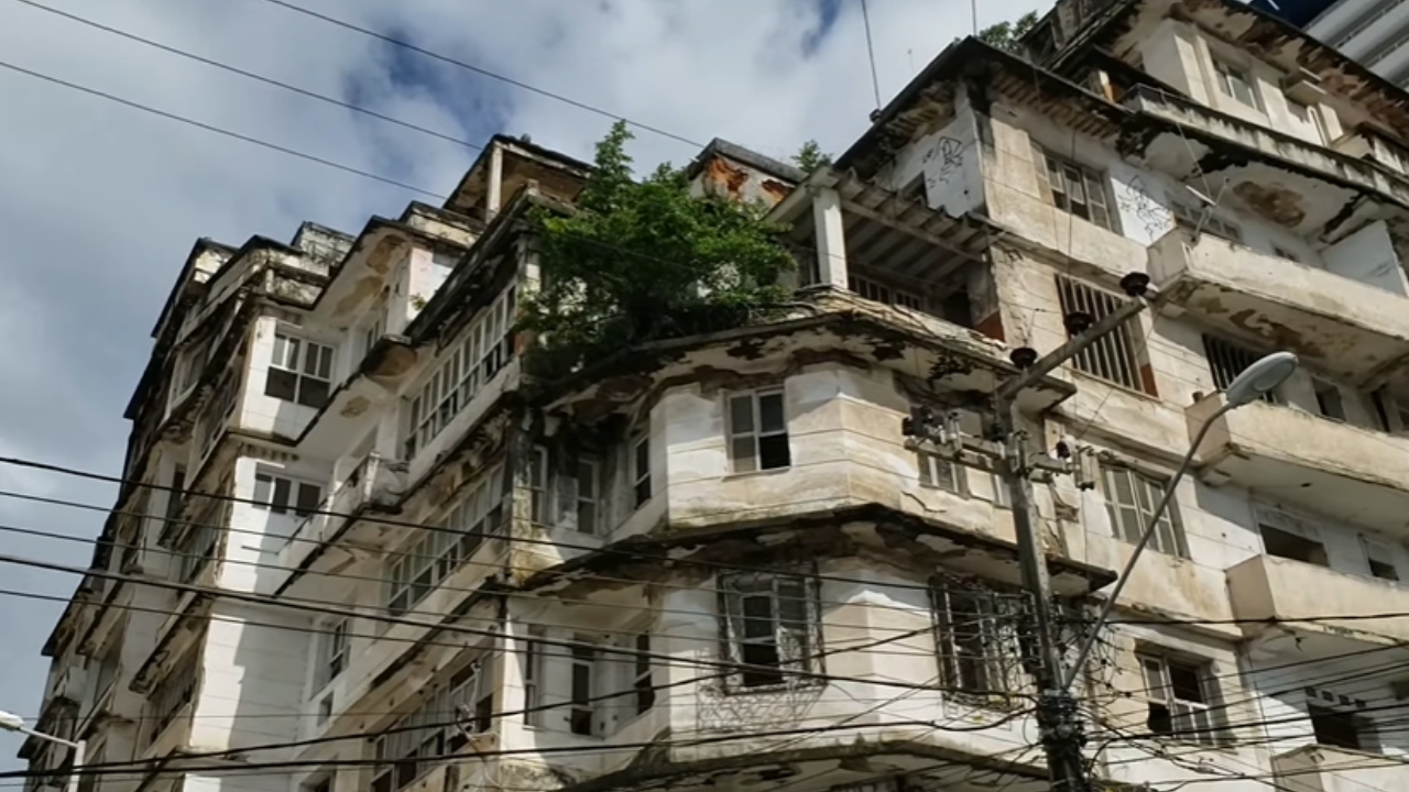 ‘Copacabana Palace cearense’: Edifício S. Pedro começa a ser demolido