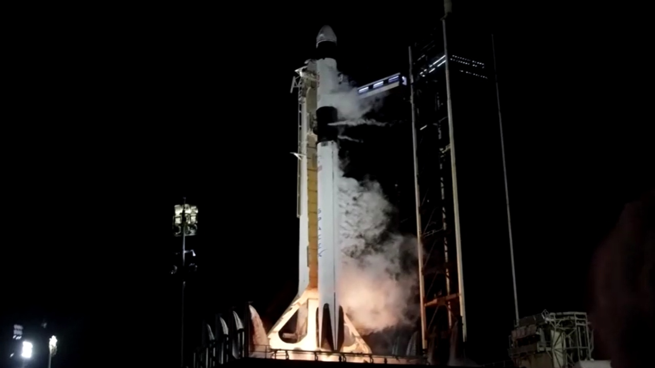 Falcon 9 é lançada com quatro tripulantes pela Nasa e SpaceX para missão de 6 meses