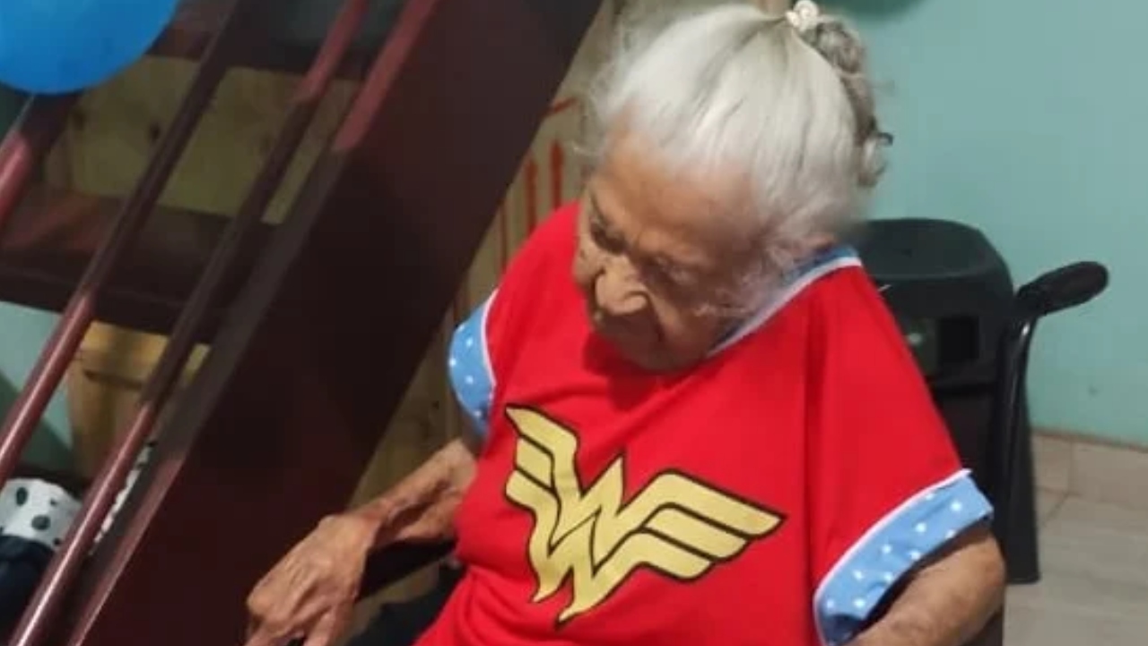 RJ: Idosa comemora 119 anos e ameaça recorde de espanhola mais velha do mundo