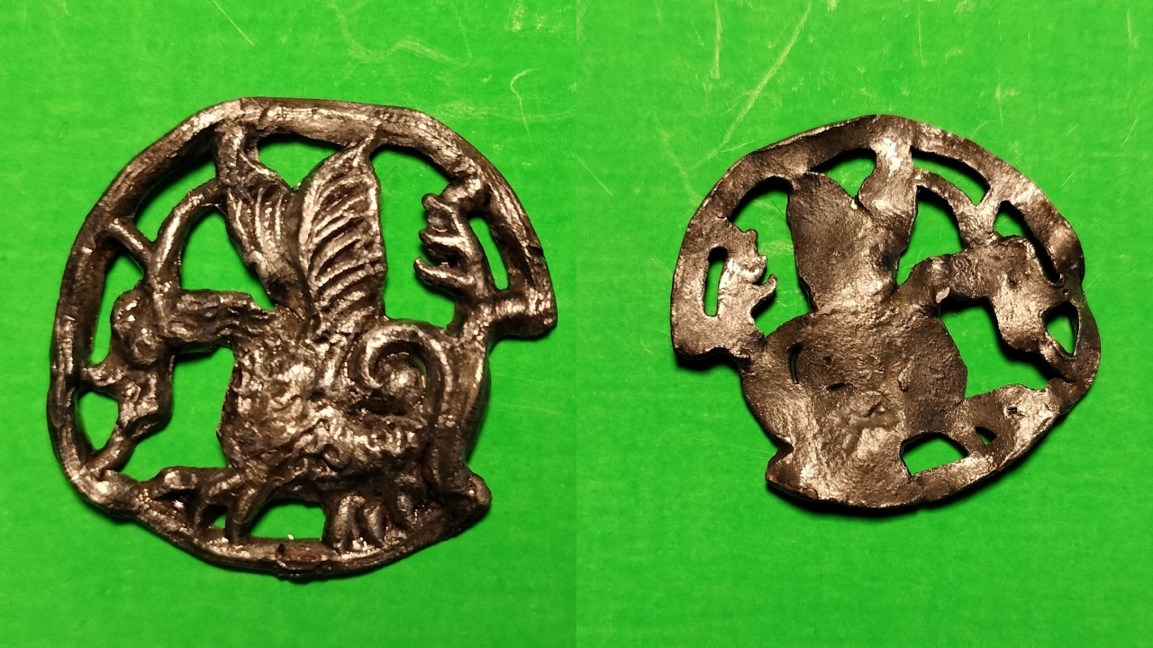 Com significado curioso, medalhão da Idade Média é encontrado na Polônia