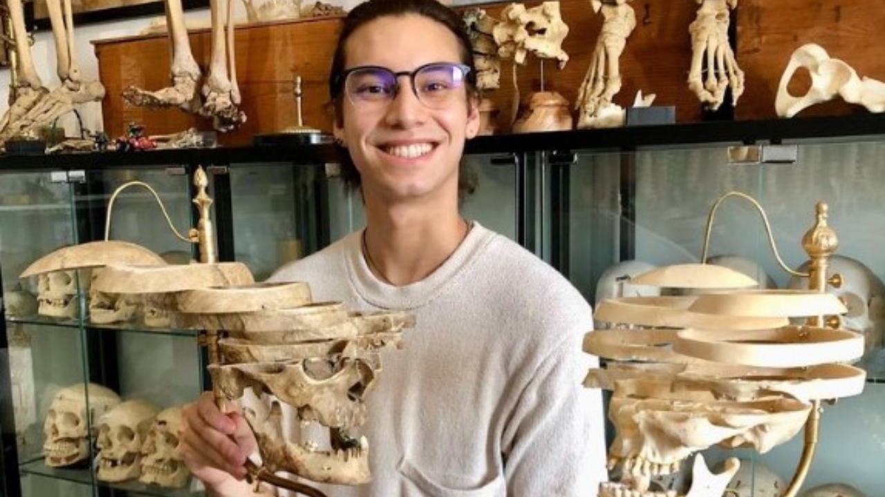 Jovem ‘colecionador de ossos’ viraliza ao ter comércio inusitado de peças humanas