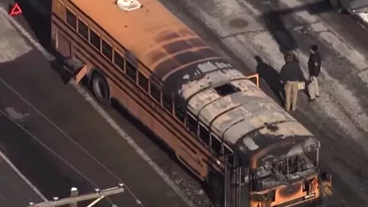 Motorista de ônibus escolar é acusado de atear fogo ao veículo com crianças dentro