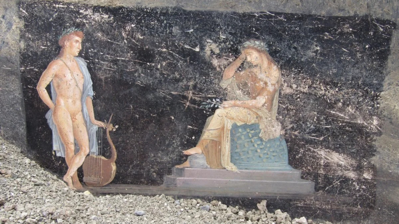 Os fascinantes afrescos descobertos em antigo salão de Pompeia