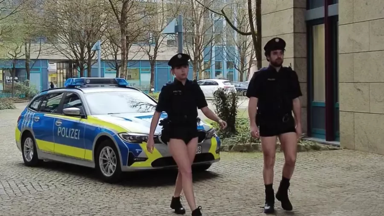 Polícia alemã protesta contra falta de uniformes em vídeo sem calças