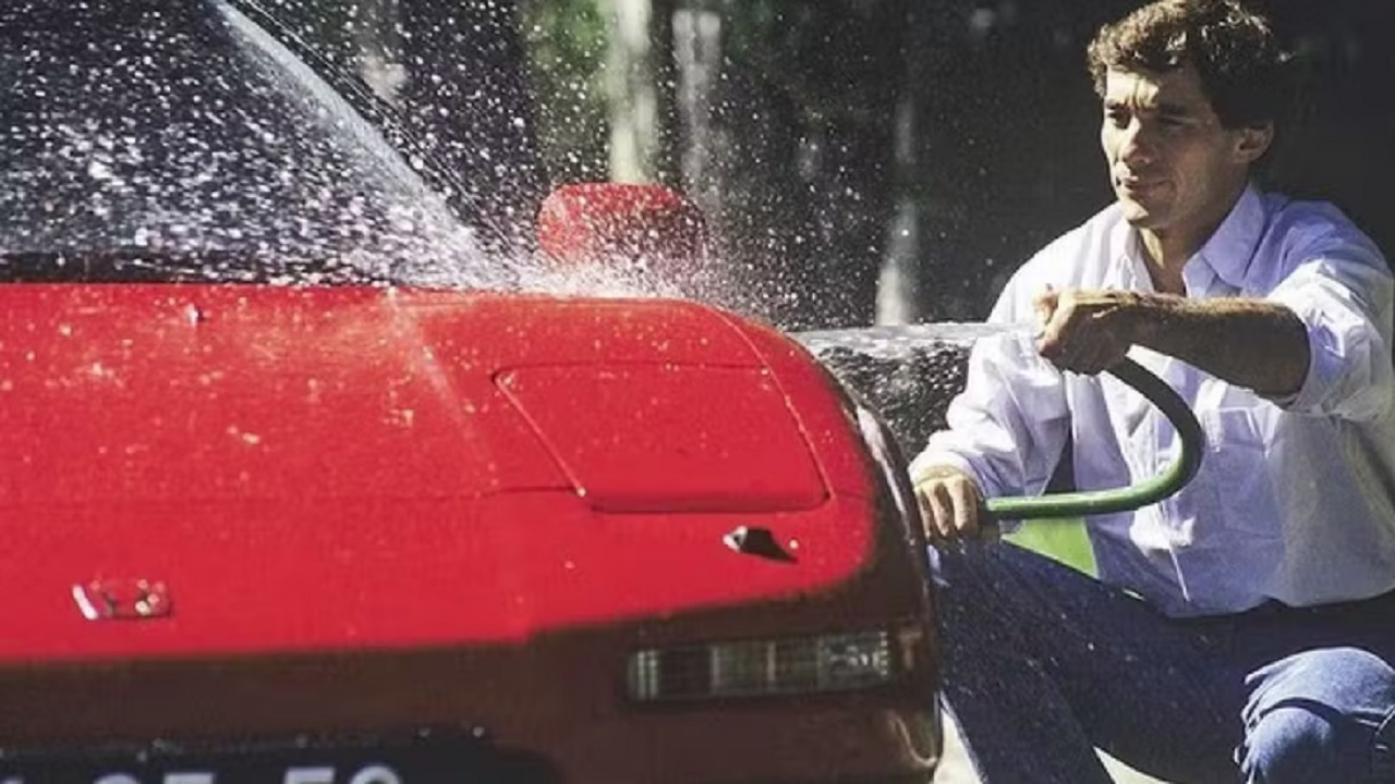 Carro que foi de Ayrton Senna está à venda por valor milionário