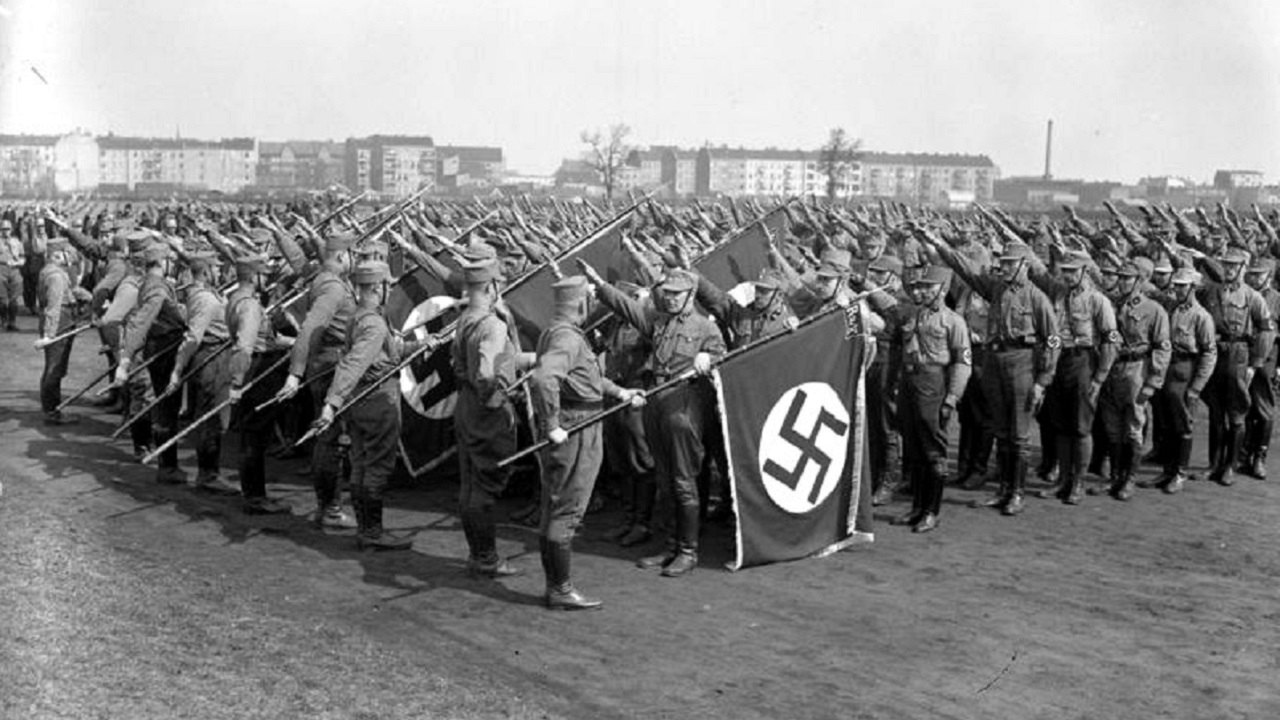 Por usar slogan nazista, líder alemão de extrema-direita enfrenta tribunal