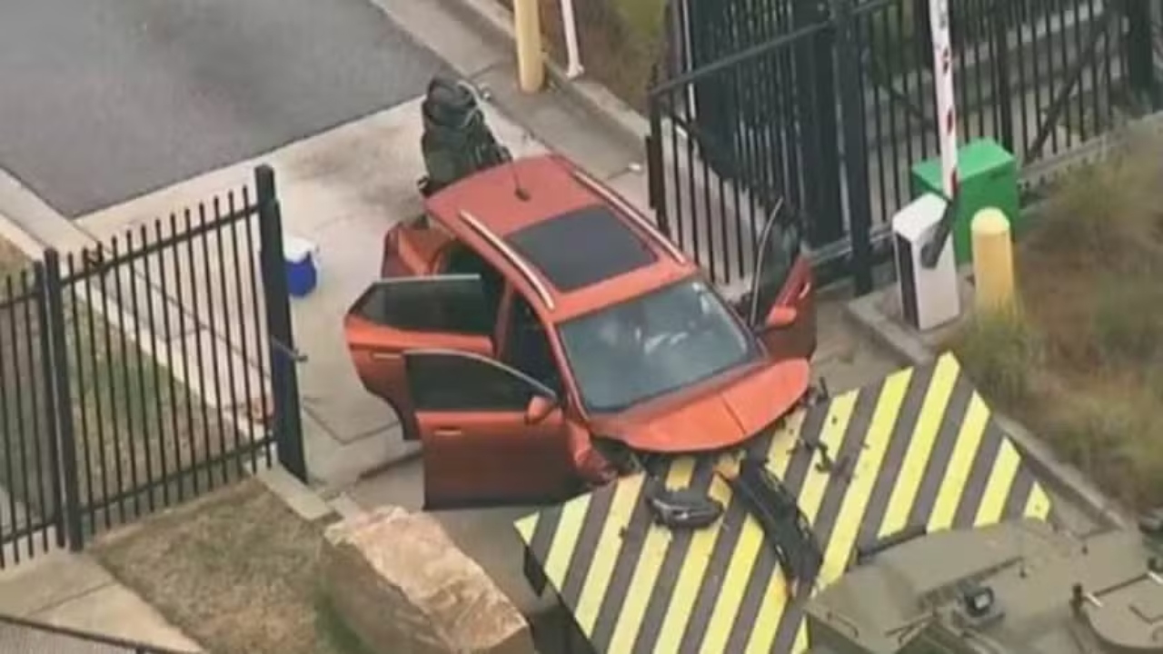 Homem tenta invadir prédio do FBI com carro e acaba preso