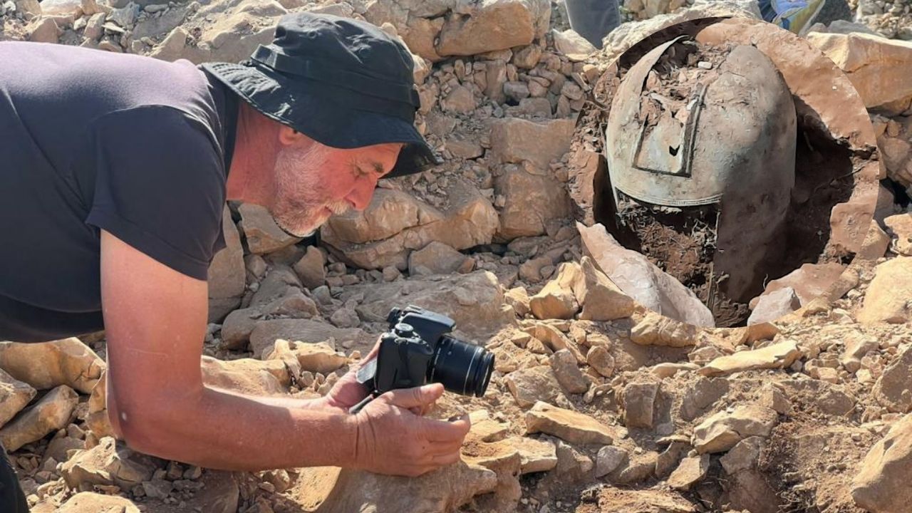 Antigo capacete greco-ilírio bem preservado é encontrado na Croácia