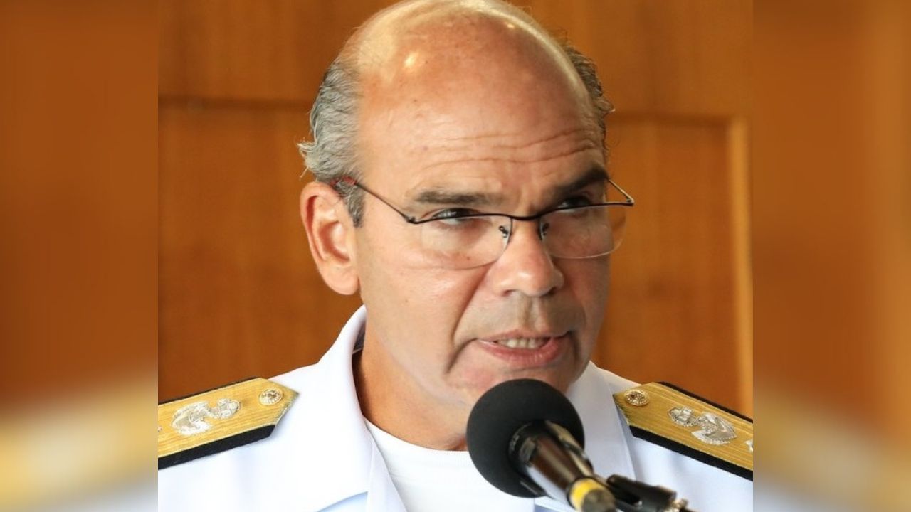 Marinha questiona retirada de título de almirante por universidade