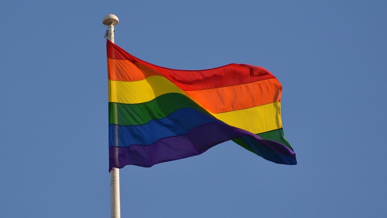 Parlamento iraquiano aprova lei que pune homossexualidade com até 15 anos de prisão
