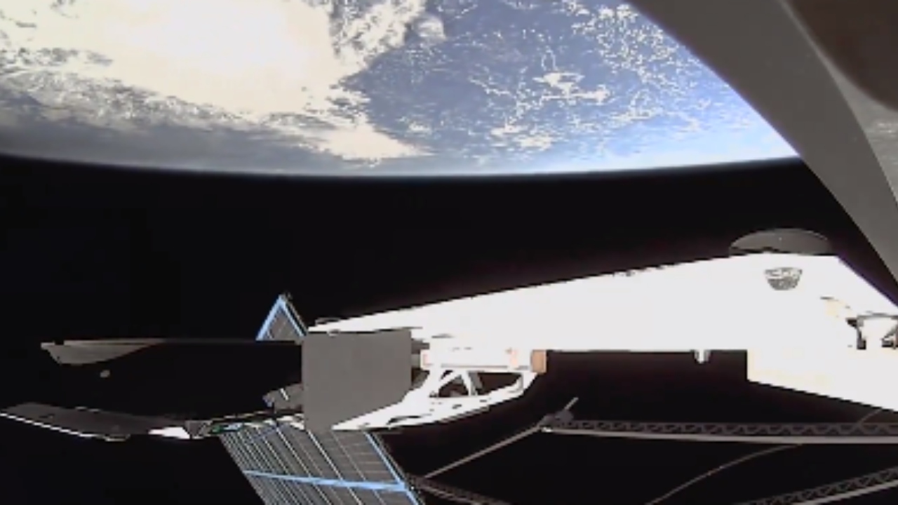 Nasa e empresa de Elon Musk mostram eclipse solar visto do espaço; veja