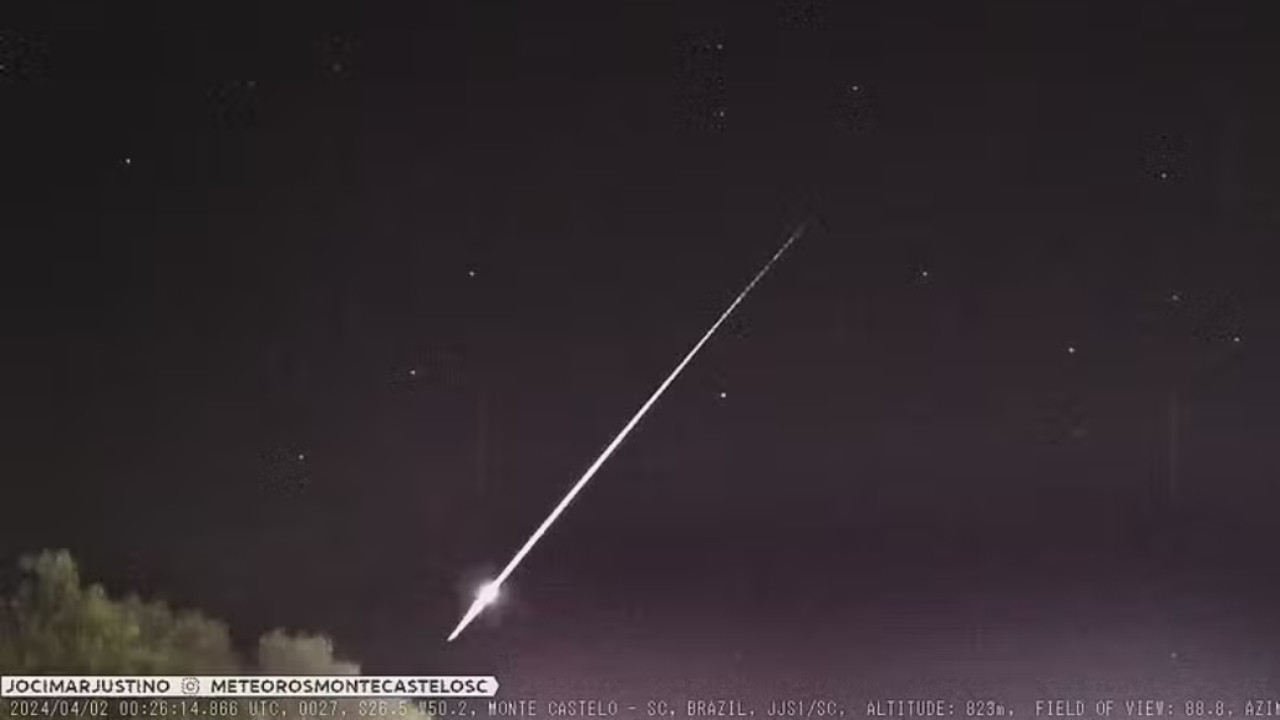 Estrela-cadente cruza o céu em SC e explode, na segunda-feira, 1