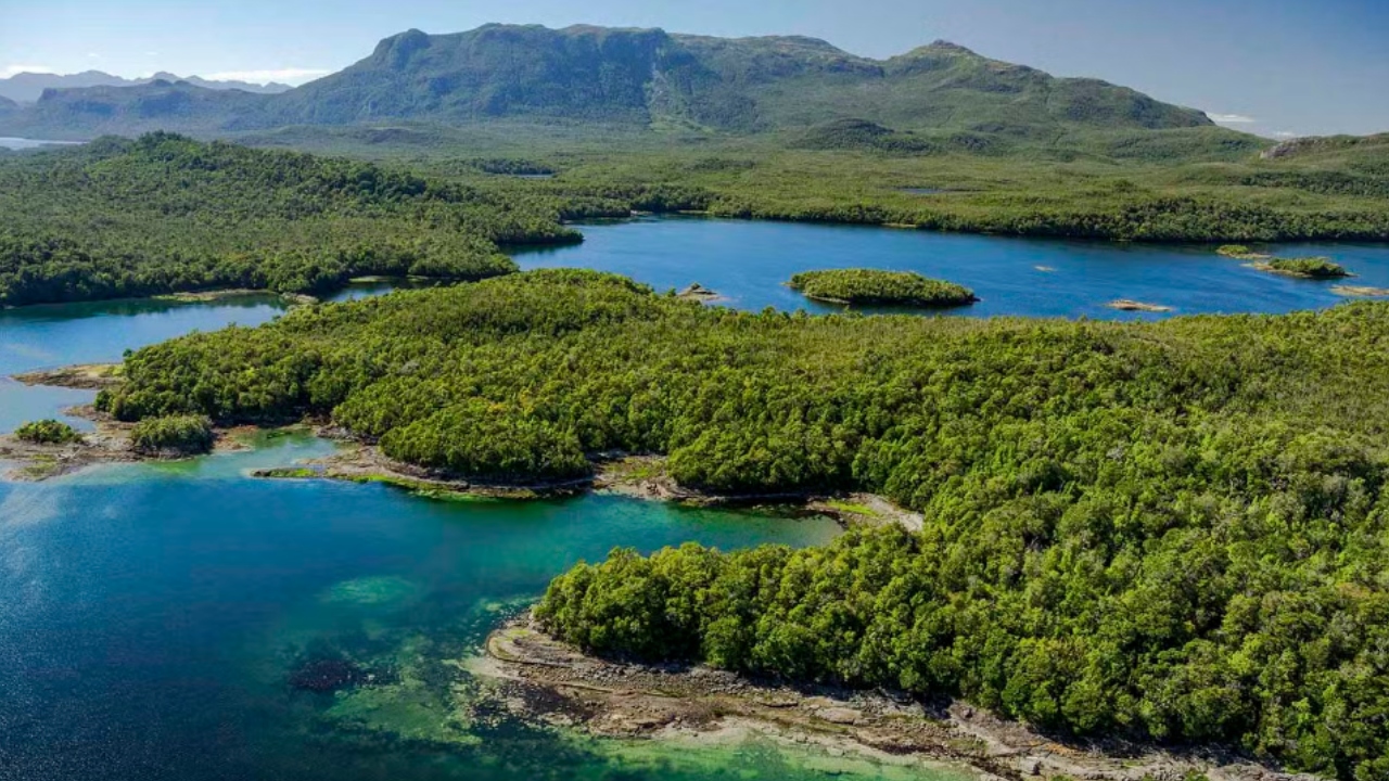 Veja imagens da ‘ilha virgem’ no Chile, colocada à venda por R$ 181 milhões