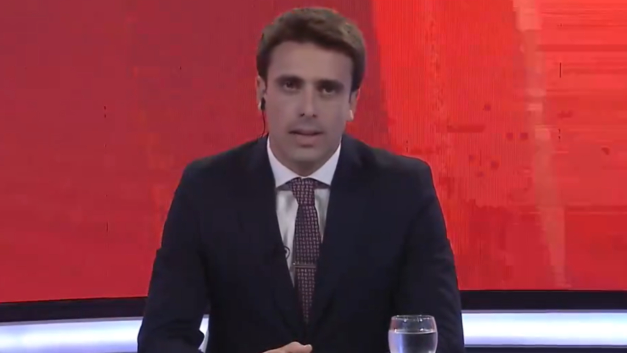 Jornalista argentino relata ao vivo chocante história de abuso sofrido pelo próprio pai