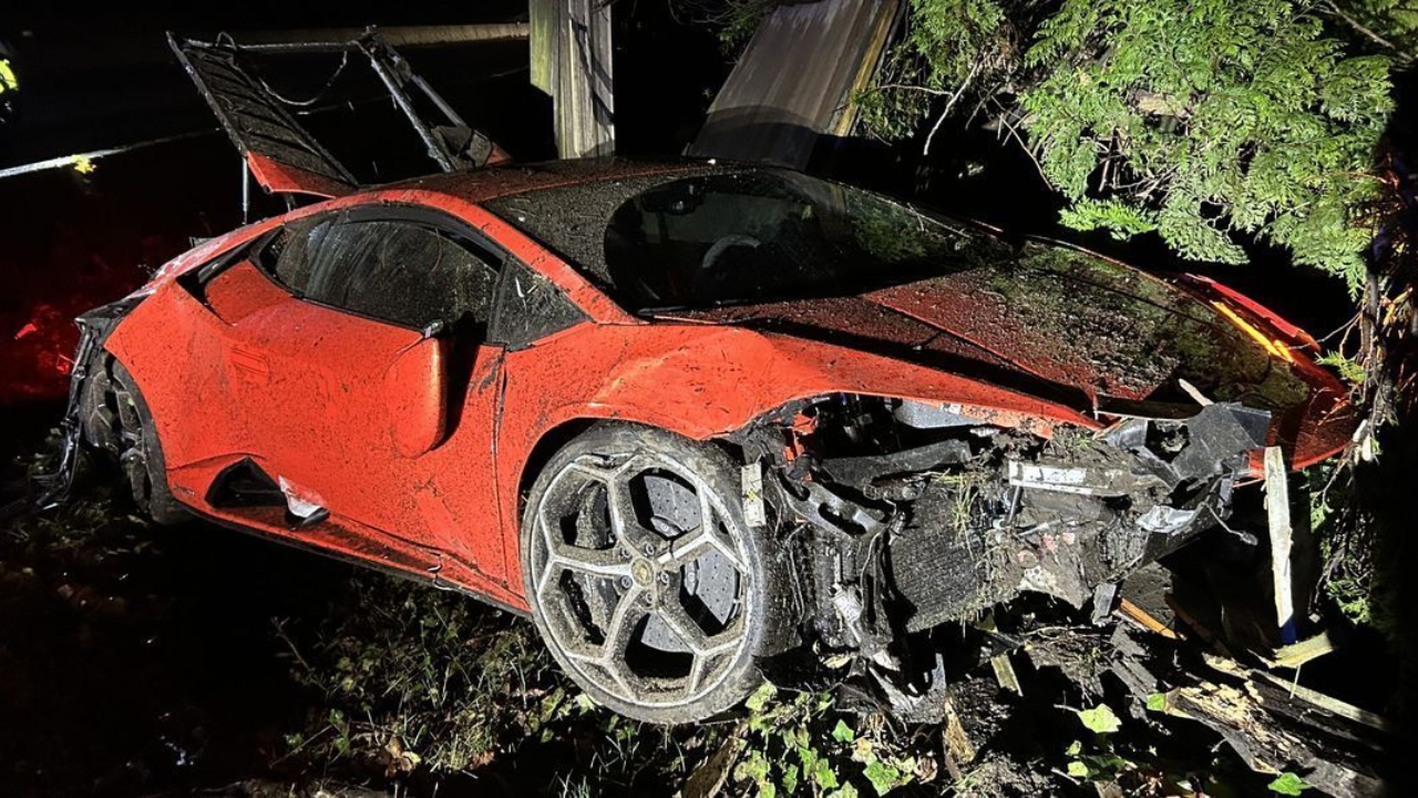 Adolescente tenta impressionar amigo e destrói Lamborghini de R$ 4 milhões