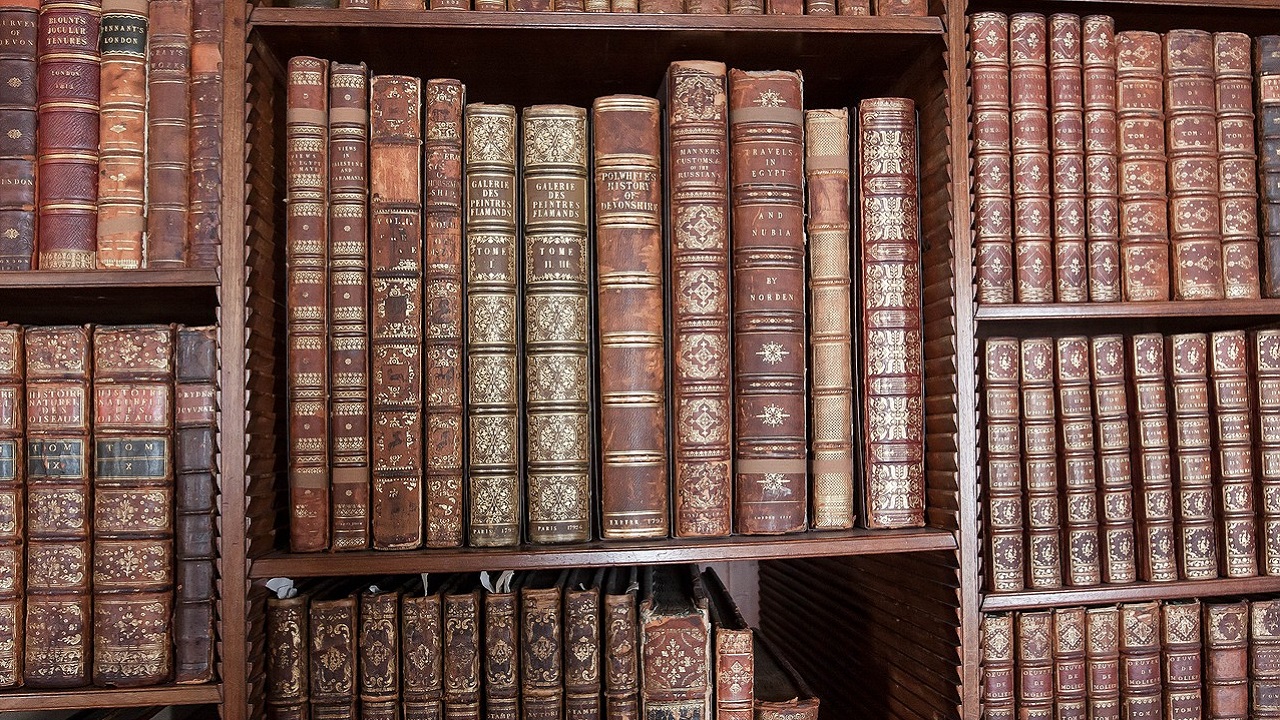 Biblioteca francesa coloca livros em quarentena por decoração com arsênio