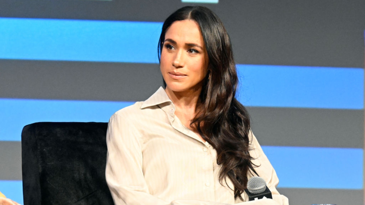 Meghan Markle quebra regra da família real durante visita em hospital infantil
