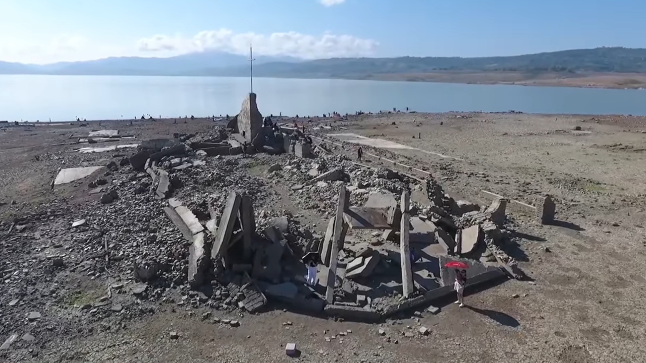 Cidade submersa de 300 anos ressurge nas Filipinas em meio à seca