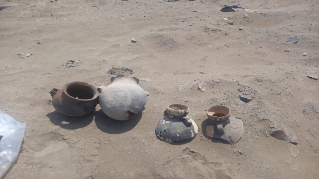 Vasos de cerâmica da antiga cultura Chancay são descobertos no Peru