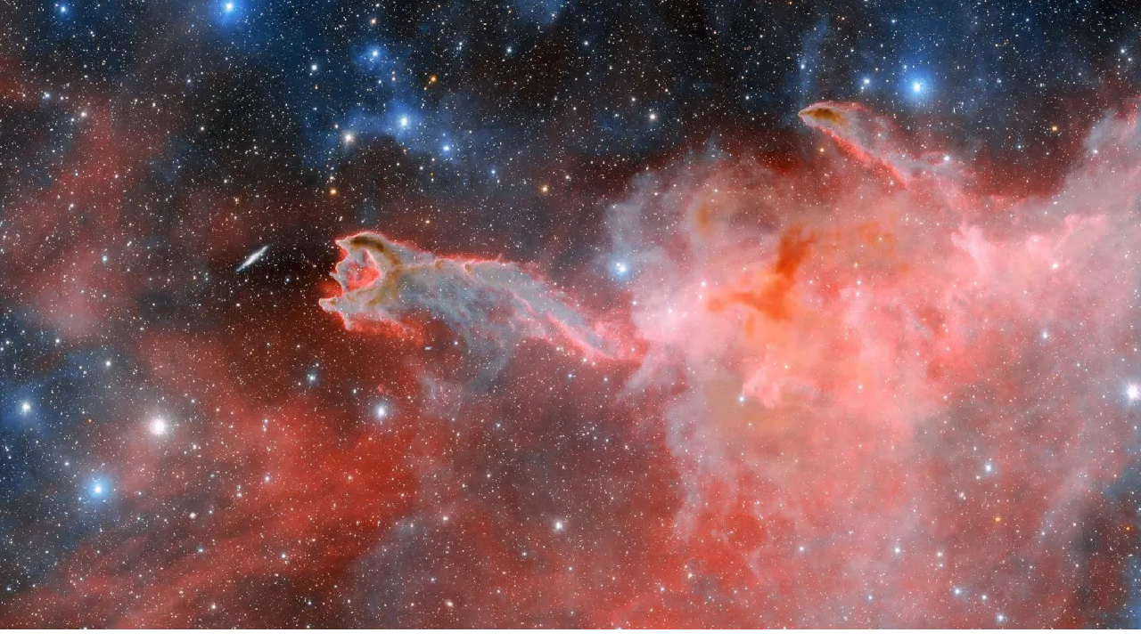 Na Via Láctea, “mão fantasmagórica” aparece em nova imagem de telescópio