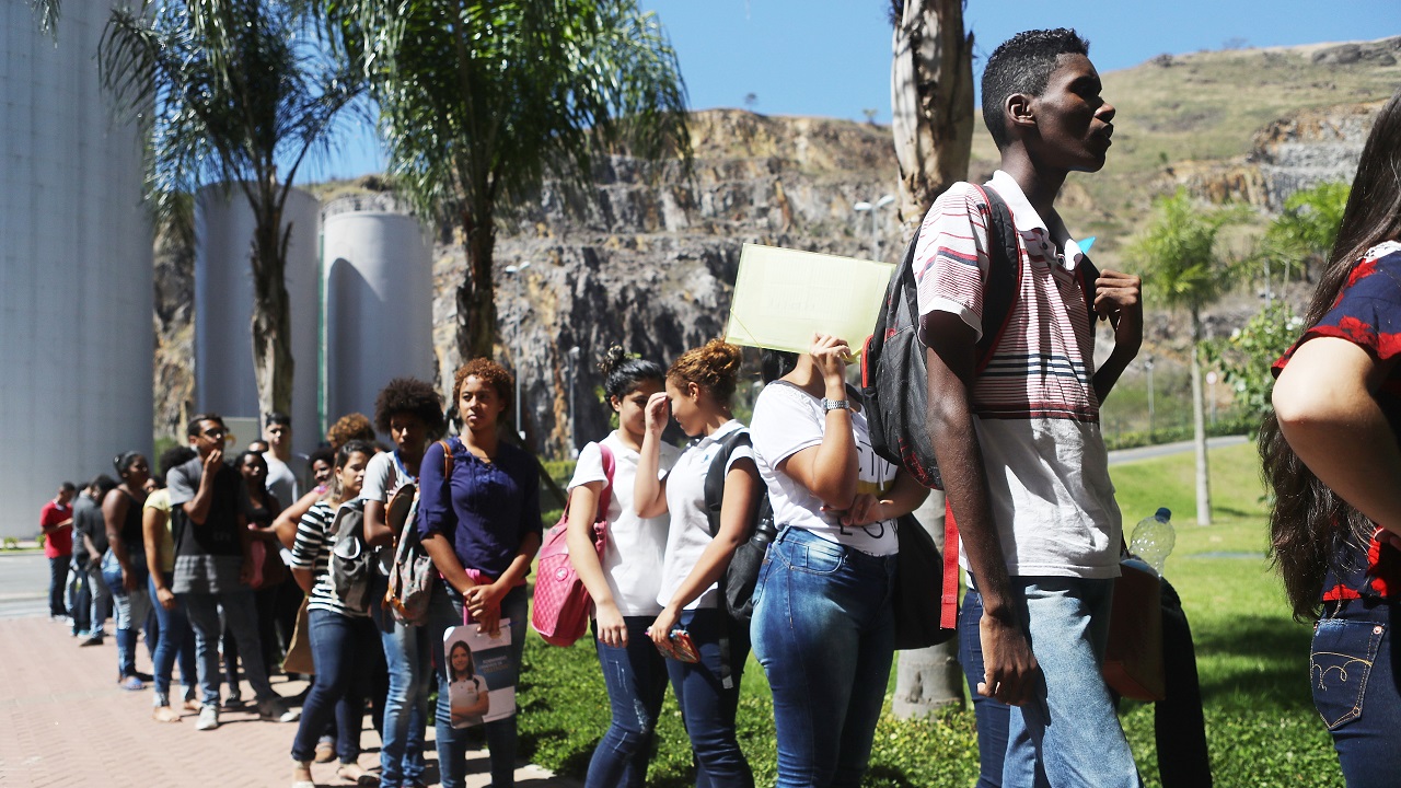 Número de jovens desempregados e que não estudam só cresce, divulga Ministério do Trabalho