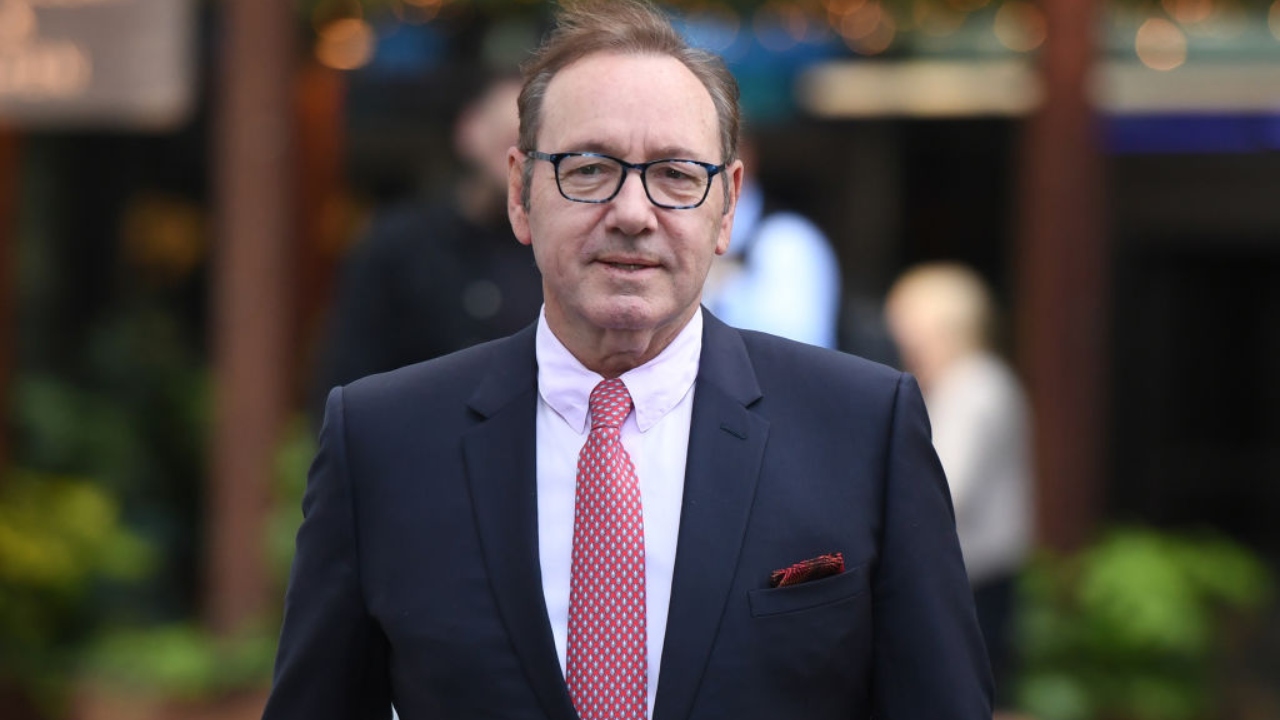 Novo documentário com acusações inéditas contra Kevin Spacey estreia em streaming
