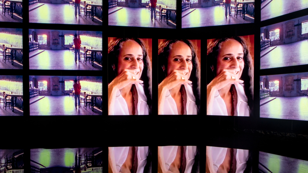 Exposição mostra que Maria Bethânia vai muito além da venda de discos